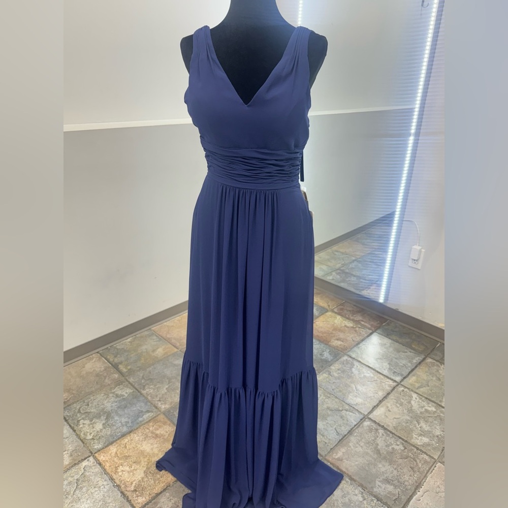 Elegant Navy Blue Evening Gown
